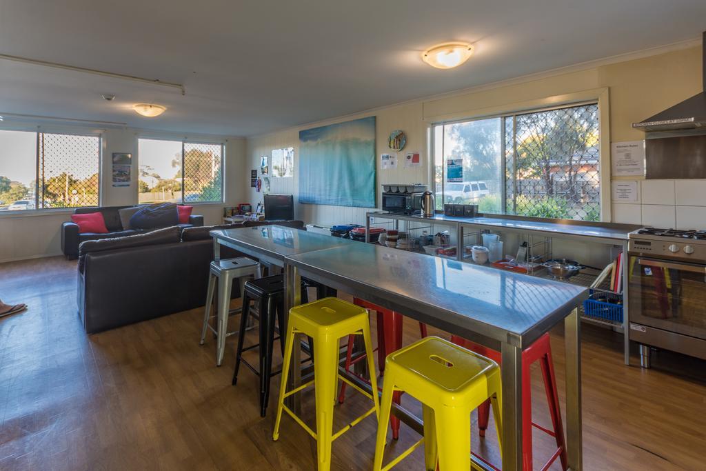 Bells Beach Backpackers Hostel Торки Екстериор снимка