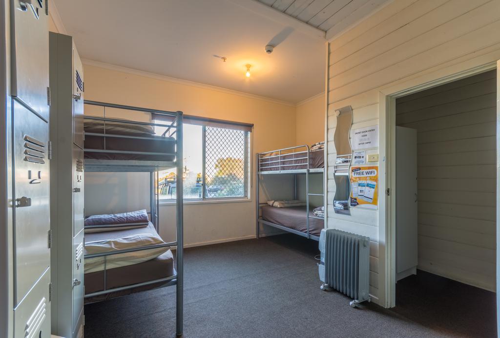 Bells Beach Backpackers Hostel Торки Екстериор снимка